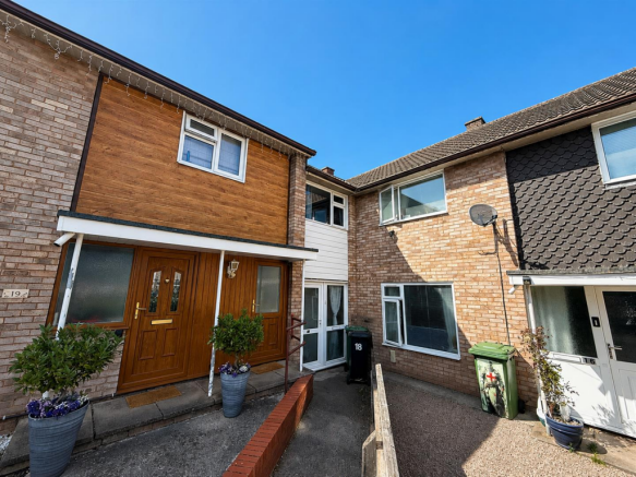 3 bed property, in Cilcennin Close, £200,000