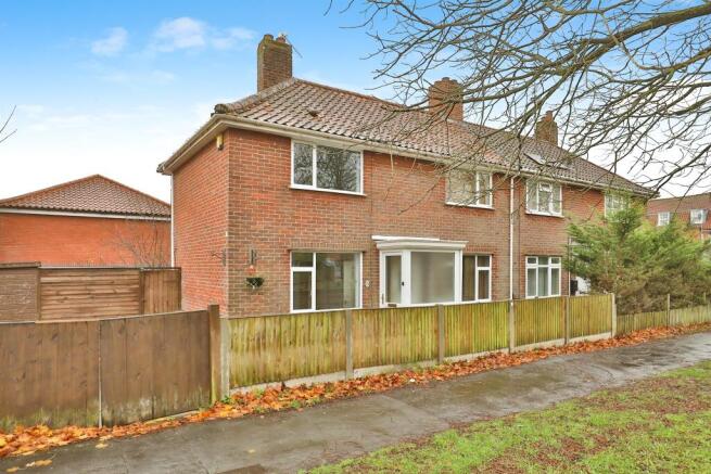 3 bed property, in The Avenues, £285,000