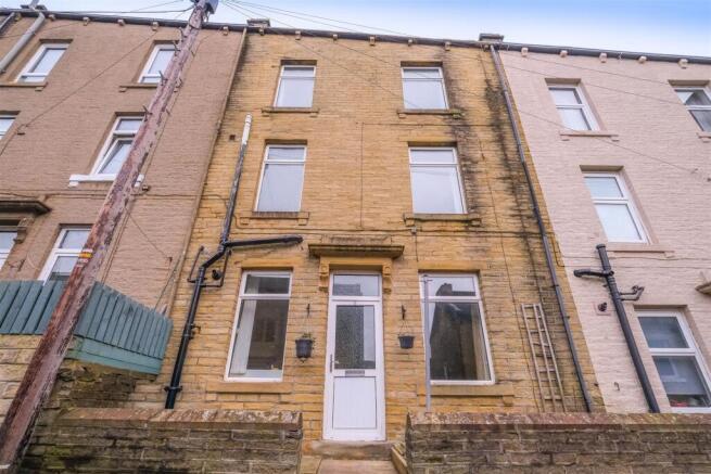 3 bed property, in Upper Fountain Street, £135,950