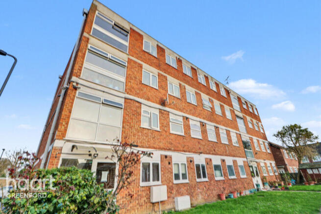 2 bed property, in Mark Close, £325,000