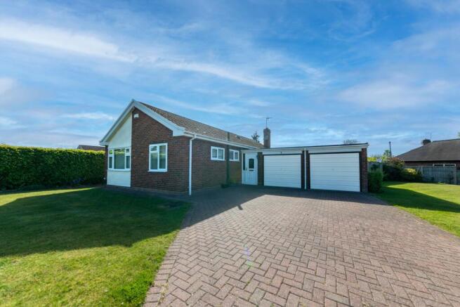3 bed property, in Gatesheath Drive, £535,000