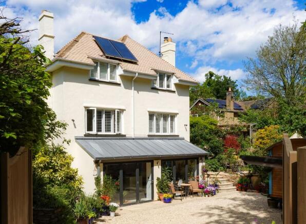 4 bed property, in Station House, £900,000