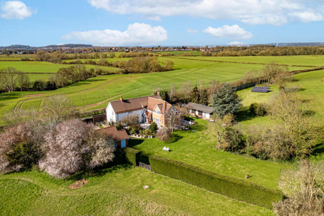 5 bed property, in Plumtree, £1,295,000