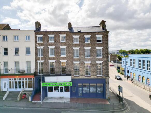 2 bed property, in Flat 2, £290,000
