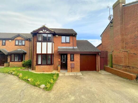 3 bed property, in Launton Close, £425,000