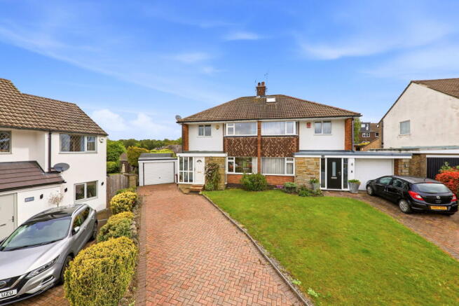3 bed property, in Moseley Wood Green, £400,000