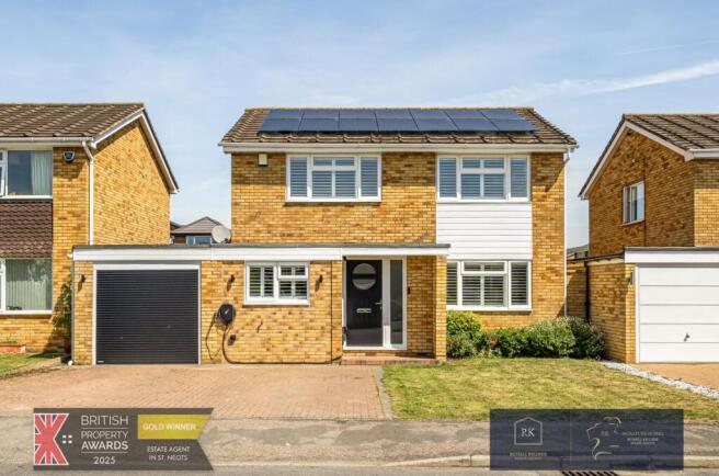 4 bed property, in Masefield Avenue, £650,000