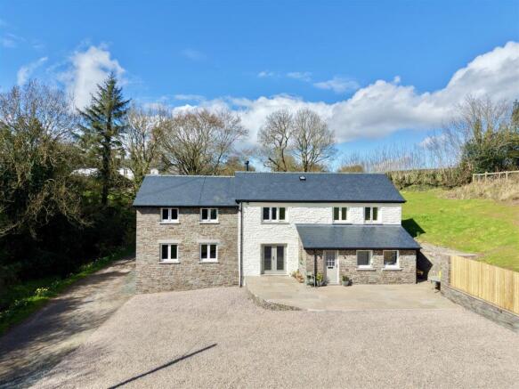 4 bed property, in Garthbrengy, £695,000