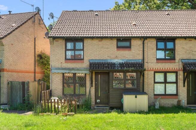 1 bed property, in Addlestone, £220,000
