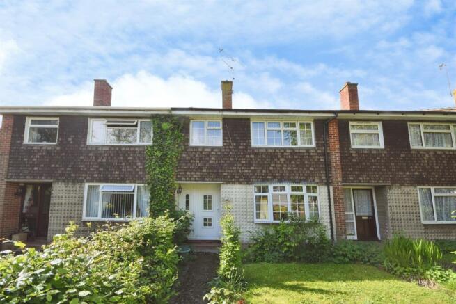 3 bed property, in Markland Close, £250,000