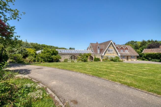 6 bed property, in Edge of market town, £1,250,000