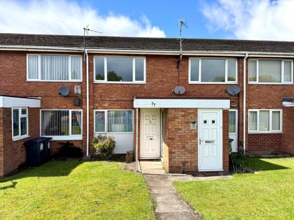2 bed property, in Somerton Drive, £60,000