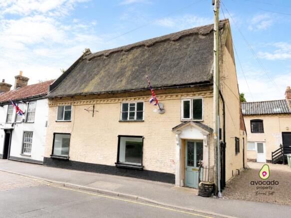 3 bed property, in High Street, £108,000