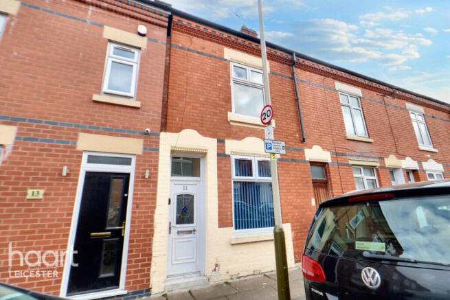 2 bed property, in Rowsley Street, £200,000