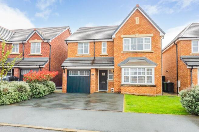 4 bed property, in Meadowgrass Gardens, £405,000