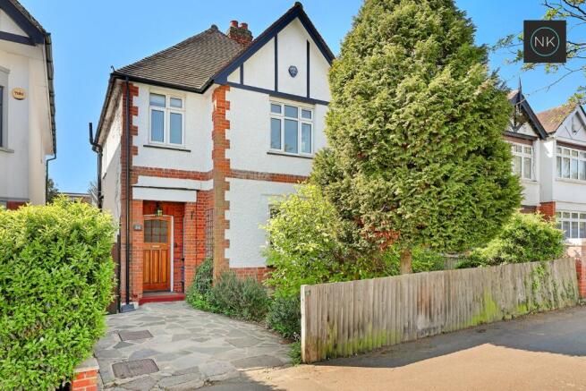 3 bed property, in Glebelands Avenue, £975,000