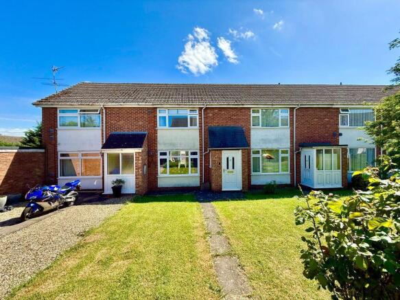 2 bed property, in Launds Green, £130,000