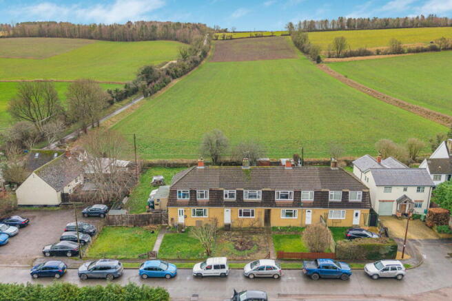 3 bed property, in Compton Rise, £265,000