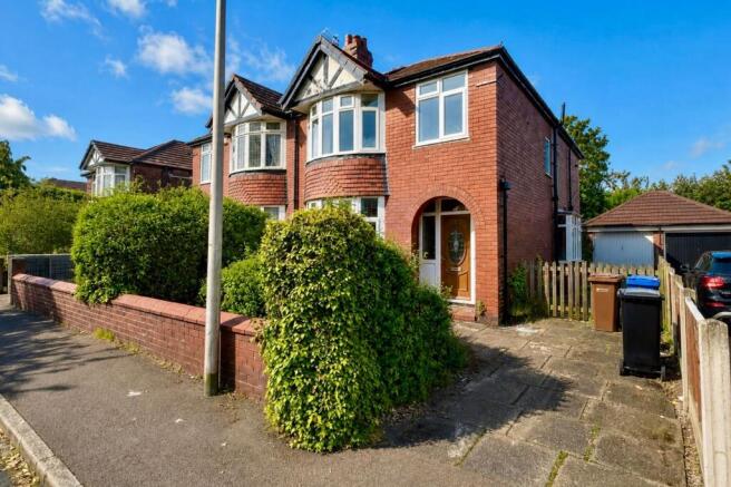 3 bed property, in Cranston Grove, £325,000