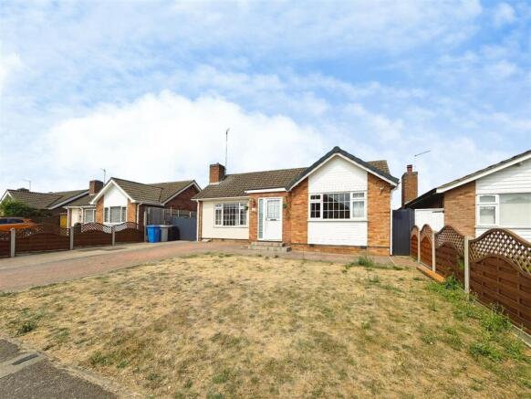 4 bed property, in St. Catherines Road, £475,000