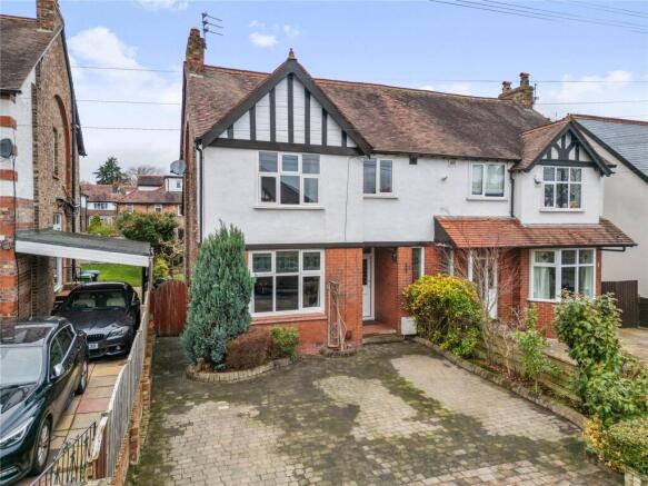 4 bed property, in Delahays Road, £725,000