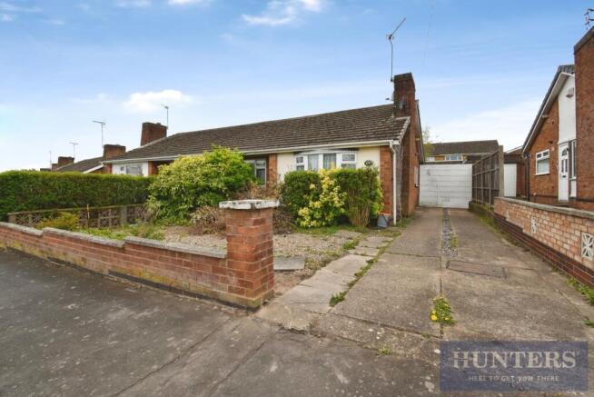 2 bed property, in Gloucester Crescent, £220,000