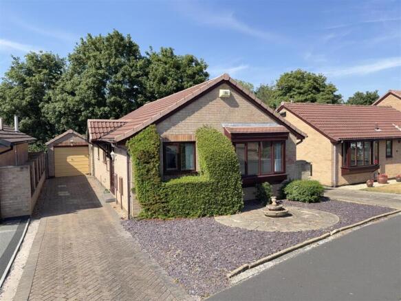 2 bed property, in Helmsley Avenue, £199,950