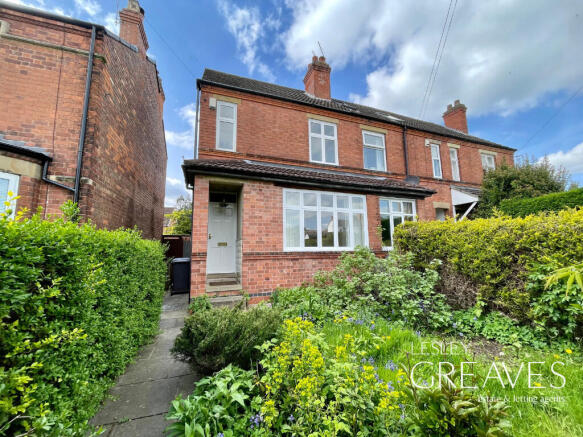 2 bed property, in Waverley Avenue, £290,000