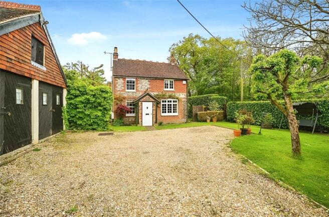 3 bed property, in Manor Lodge Road, £600,000