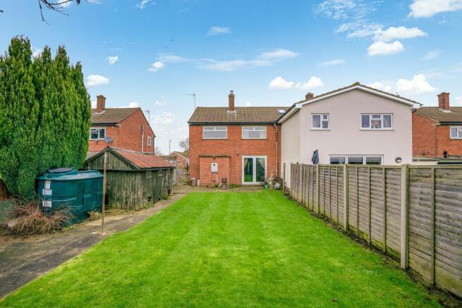 3 bed property, in Hixs Lane, £190,000