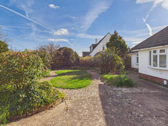 2 bed property, in St Thomas Avenue, £520,000