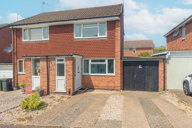 2 bed property, in Prestbury Close, £230,000