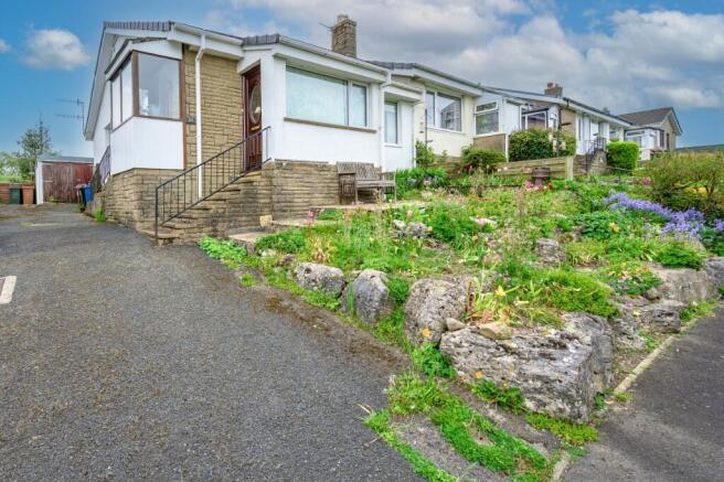 3 bed property, in Springfield Crescent, £215,000