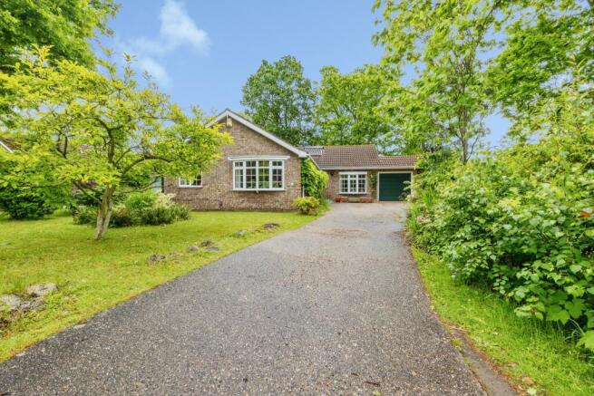 3 bed property, in Malham Drive, £350,000