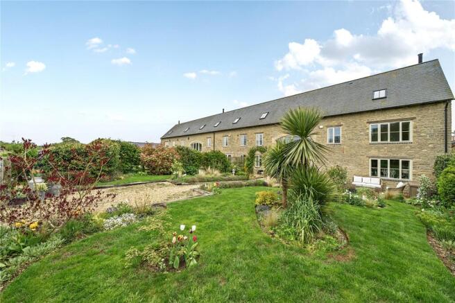 4 bed property, in Chapel Farm Barns, £995,000