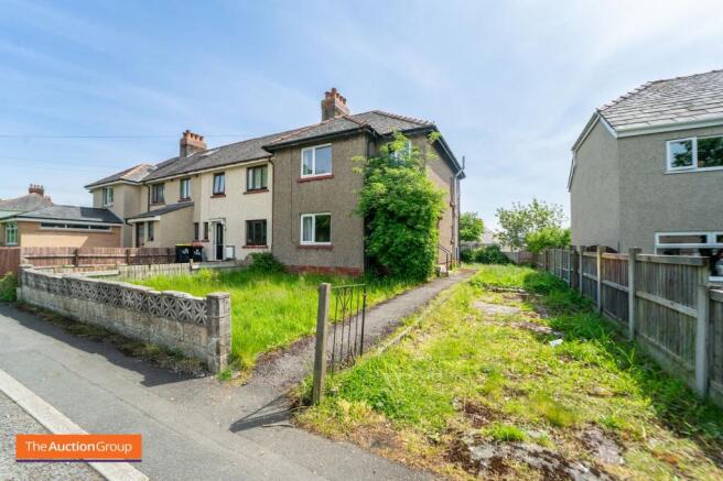 3 bed property, in High Road, £135,000