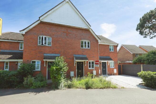 2 bed property, in Wetherby Way, £220,000