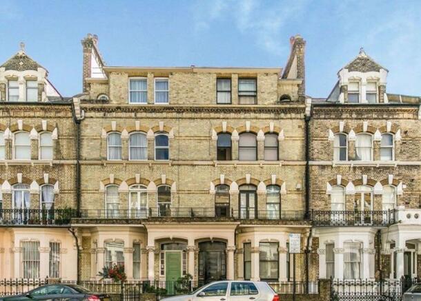 1 bed property, in Gwendwr Road, £525,000