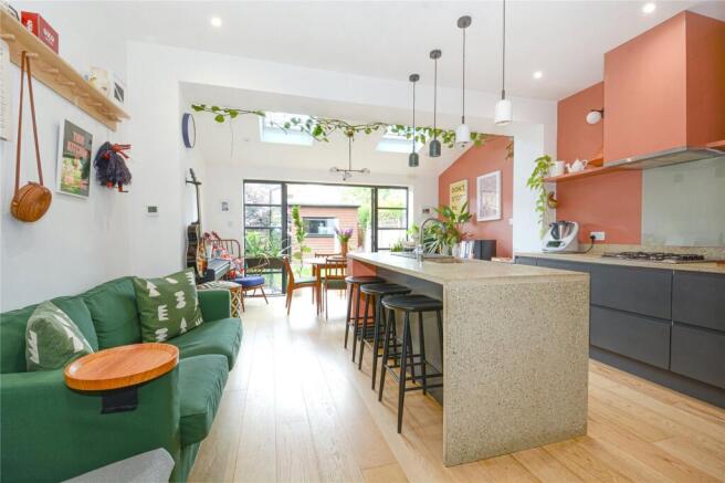 2 bed property, in King Edward Road, £800,000