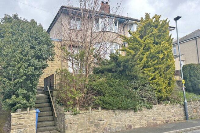 4 bed property, in 27 Regent Crescent, £350,000