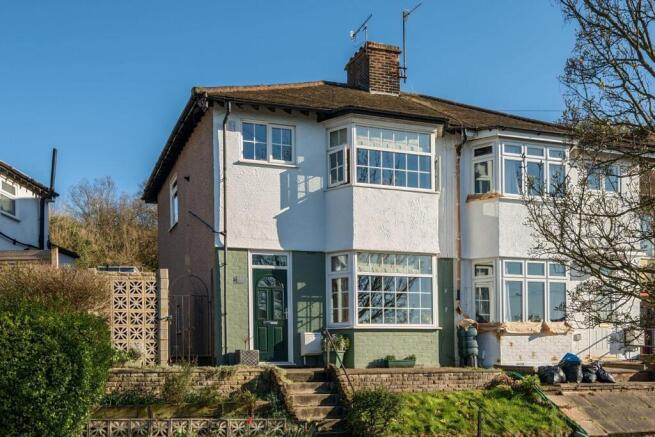 3 bed property, in Commonwealth Way, £475,000