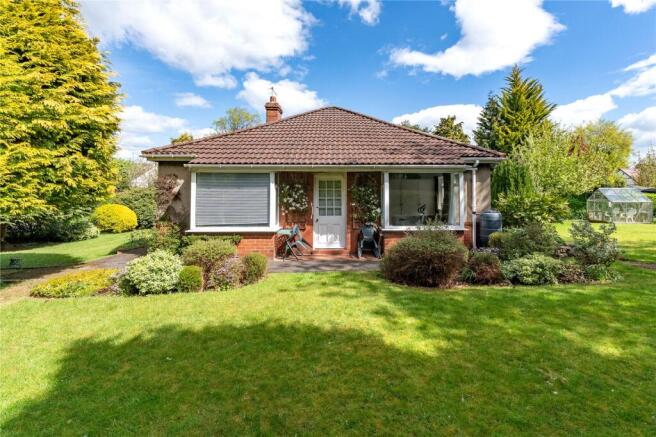3 bed property, in Chevin Avenue, £500,000