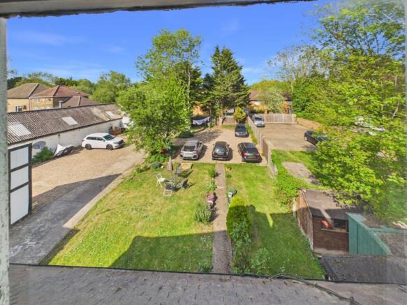 1 bed property, in Park Street, £180,000