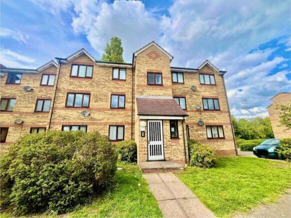 1 bed property, in Prestatyn Close, £170,000