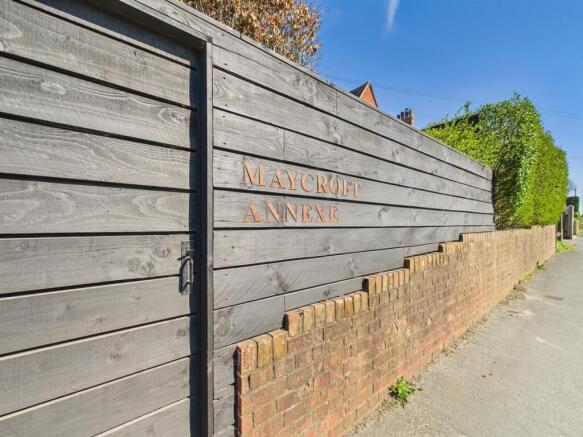 1 bed property, in Eastbourne Road, £155,000