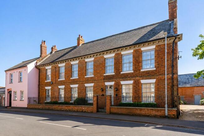 7 bed property, in Church Street, £1,275,000