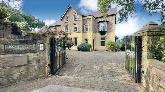 6 bed property, in Fairview Road, £800,000