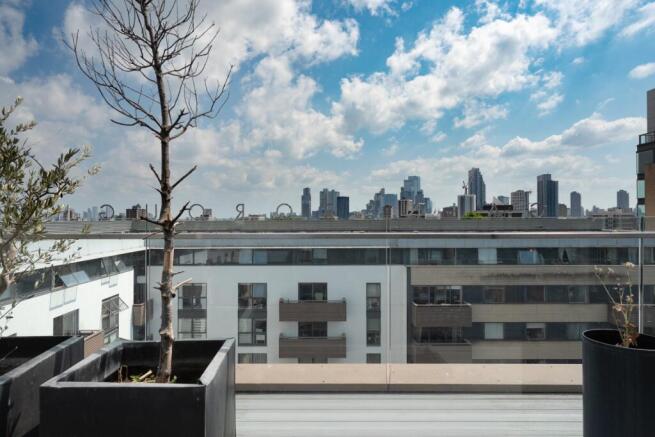 2 bed property, in 44 Gainsborough Studios North, £1,150,000