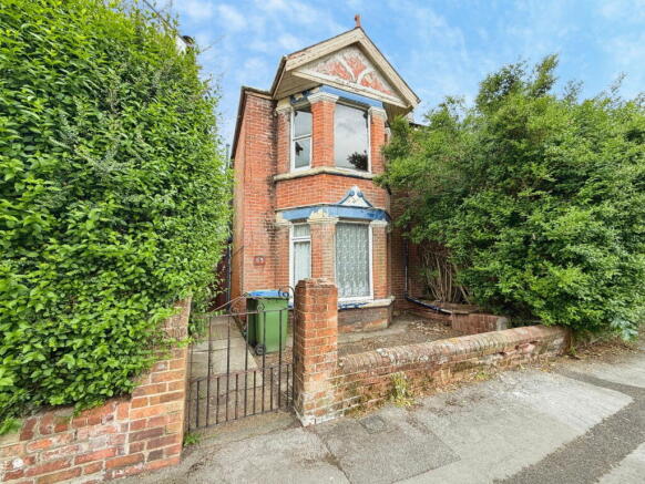 3 bed property, in Norfolk Road, £250,000