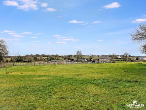 4 bed property, in Heol Yr Ysgol, £695,000
